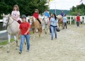 Nocheinmal durften die Besucherkinder "Ponyreiten"